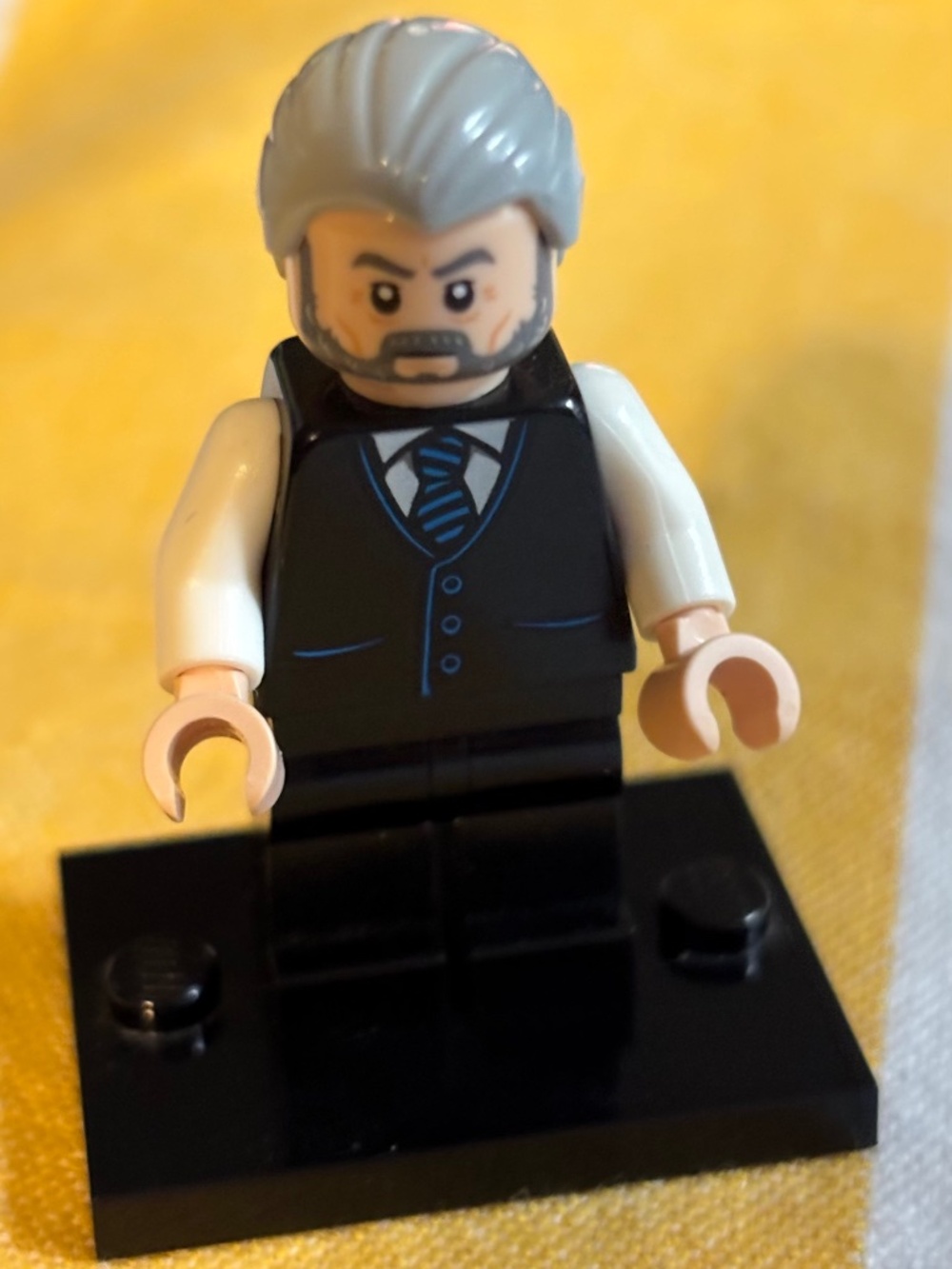 LEGO The Batman "Alfred Pennyworth" sh0789 with stand. LIKE NEW!
